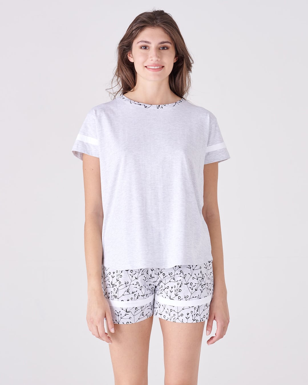 Pigiama donna top manica corta e pantalone corto – fantasia rami e fiori